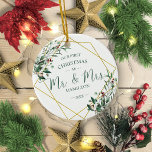 Grün Unsere ersten Weihnachten als Mr. & Mrs. Keramik Ornament<br><div class="desc">Grün Unsere ersten Weihnachten als Mr. & Mrs. Keramik Ornament</div>