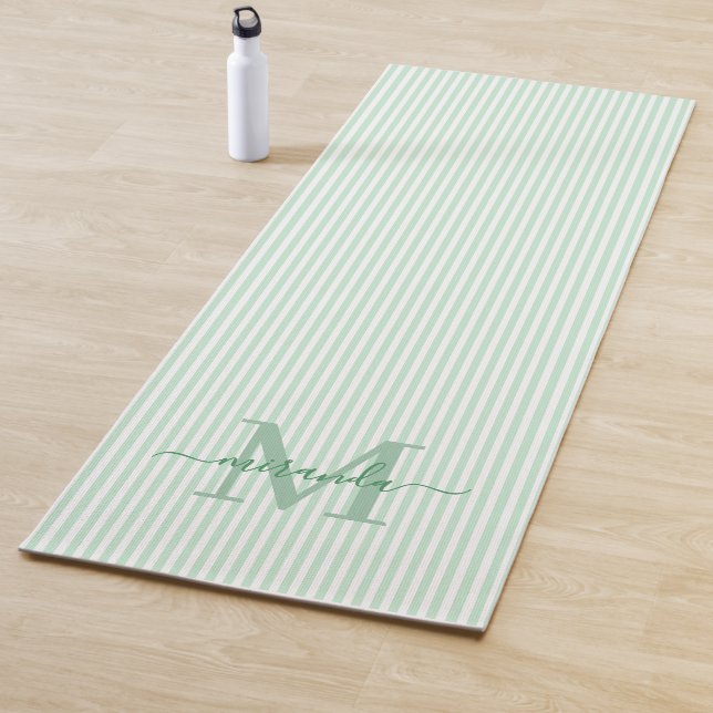 Grün-weiß gestreifte Monogramm-Name Yogamatte (Beispiel)