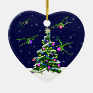 Grüne Baby-Drachen umkreisen einen Weihnachtsbaum Keramik Ornament
