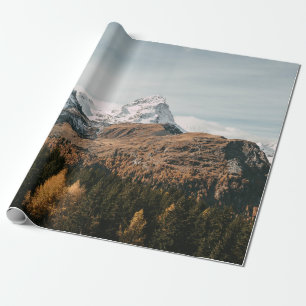 GRÜNE BÄUME IN DER NÄHE EINES SCHNEEBEDECKTEN BERG GESCHENKPAPIER