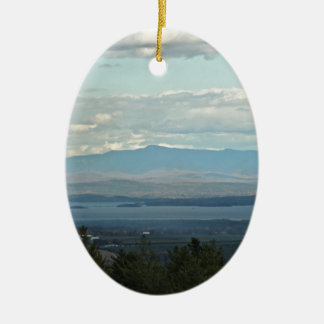 Grüne Berge Keramik Ornament