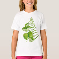 Grüne Blätter auf einem T - Shirt