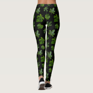 Grüne Blattnähe abgeschieden auf schwarzem Hinterg Leggings