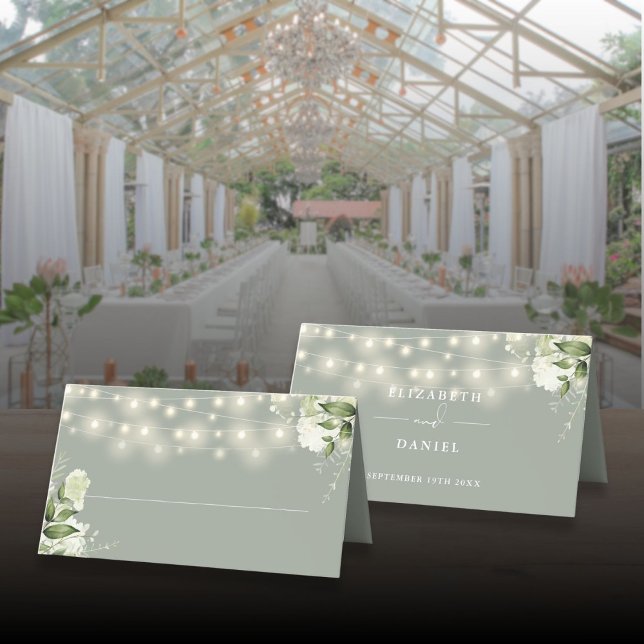 Grüne Blumenweide und Lichter Hochzeit Platzkarte (Sage Green Floral Greenery String Lights Wedding Place Card)