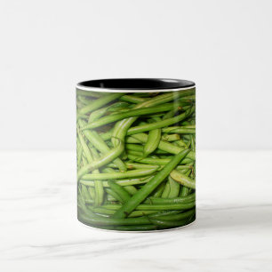 Grüne Bohnen in Spotlight Zweifarbige Tasse