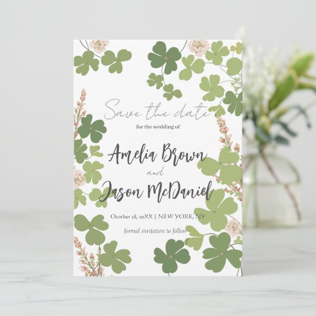 Grüne Clover Spring Wildblumen Hochzeit Rettete di Save The Date (Stehend Vorderseite)