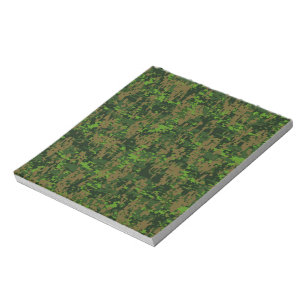 Grüne digitale Camouflage im Holzlandstil Notizblock