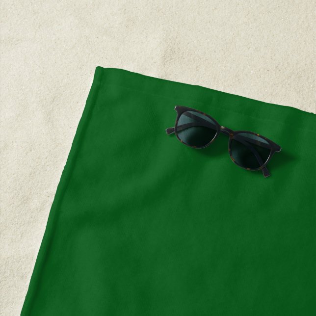 Grüne Farbe des Waldkieferns Strandtuch (Beispiel)