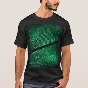 Grüne Feder, schöne Mustertextur. T-Shirt