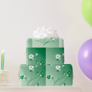 Grüne florale Schwünge und weiße Blüten Geschenkpapier