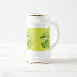 Grüne Formulare auf einem Stein Bierglas