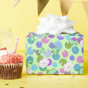 Grüne Frösche und Lilienpads auf grünen Flächen Geschenkpapier