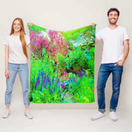 Grüne Frühlingsgärtnerei mit Peongs Fleecedecke