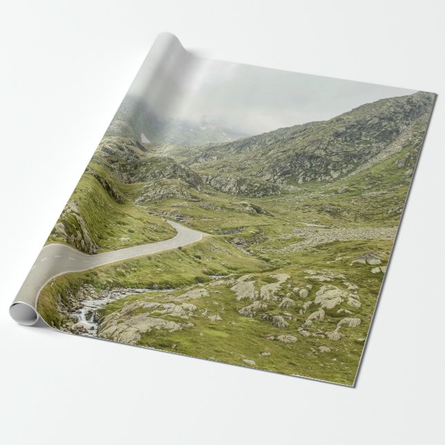 GRÜNE GRASS FELD UND BERG GESCHENKPAPIER (Ungerollt)