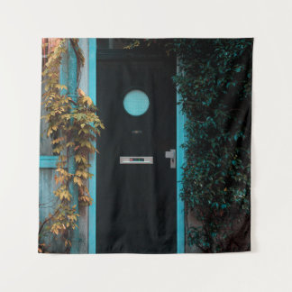 GRÜNE HOLZTÜR MIT GLAS WANDTEPPICH