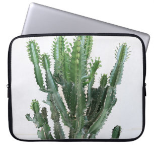 Grüne Kaktus: Minimalistischer weißer Hintergrund Laptopschutzhülle