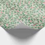 Grüne Kiefernäste und Beeren CHRISTMAS Geschenkpapier<br><div class="desc">Trendy Weihnachtsbaum Kiefernäste und rotes Berrie Gemustert Wrapping Paper. Eine niedliche Idee für Ihre festlichen Weihnachten!</div>