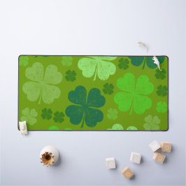 Grüne Klee, Glücksklamotten, St. Patrick's Day Schreibtischunterlage