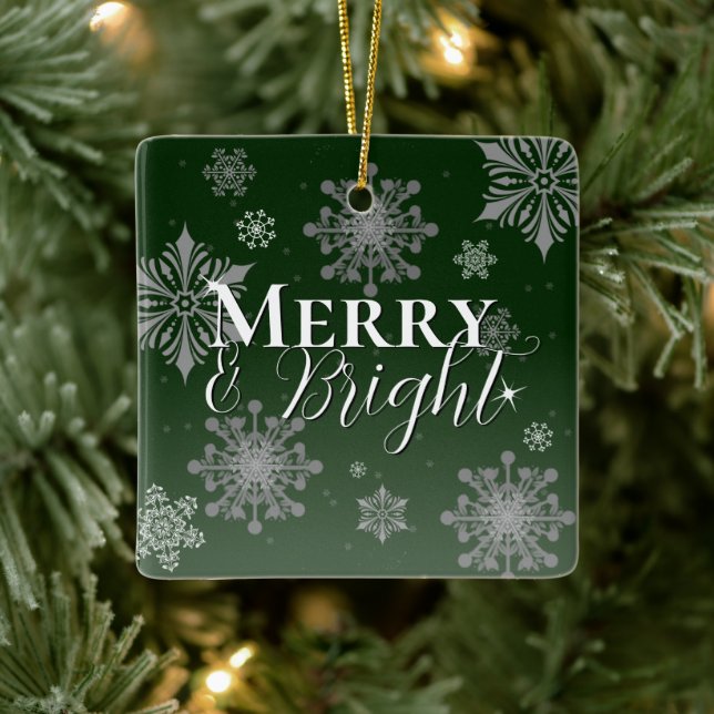 Grüne Merry und helle Schneeflocken Weihnachten Keramikornament (Baum)