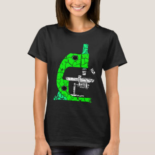 Grüne Mikroskop-Wissenschaftlerin erschüttert T-Shirt