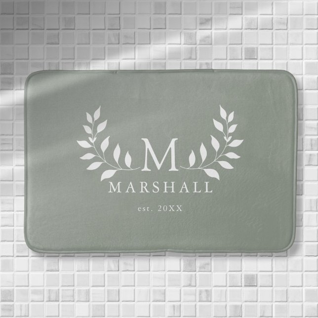 Grüne moderne, elegante Floral Monogram-Familie Na Badematte (Green Modern Elegant Floral Monogram Family Name Bath Mat)
