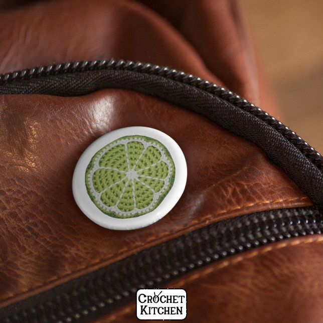 Grüne Moderne Minimal Frische Crochet Limone Slice Button (Von Creator hochgeladen)