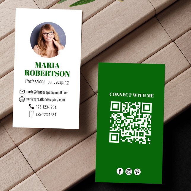 Grüne moderne Minimalistische QR-Kodizes Soziale M Visitenkarte (Minimalist modern simple green business card.)