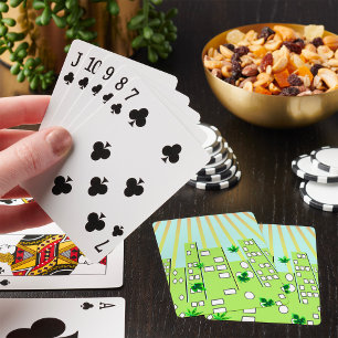 Grüne Öko-Stadt-Skyline mit schwebenden Blättern Spielkarten