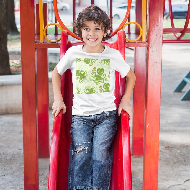 Grüne Oktopoden mit Blume T-Shirt (Von Creator hochgeladen)