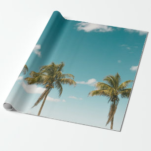 Grüne Palme unter blauem Himmel am Morgen Geschenkpapier
