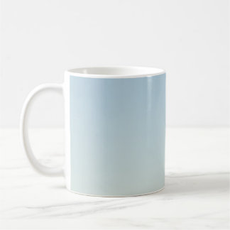 Grüne Palme unter weißem Himmel am Morgen Kaffeetasse