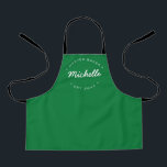 Grüne Personalisierte Bezeichnung Jahr Master Bake Schürze<br><div class="desc">Lasst uns backen. Passen Sie den Namen und das Jahr an, das Sie für die Schürze dieses Kindes benötigen. Diese personalisierte Schürze auf grün mit weißem Typ. Stilvolle Typografie-Behandlung. Ermuntern Sie den Bäcker in Ihrem Leben mit einem besonderen Geschenk. Ideal zum Backen der Weihnachtskekse, der Desserts, der Leckereien und der...</div>