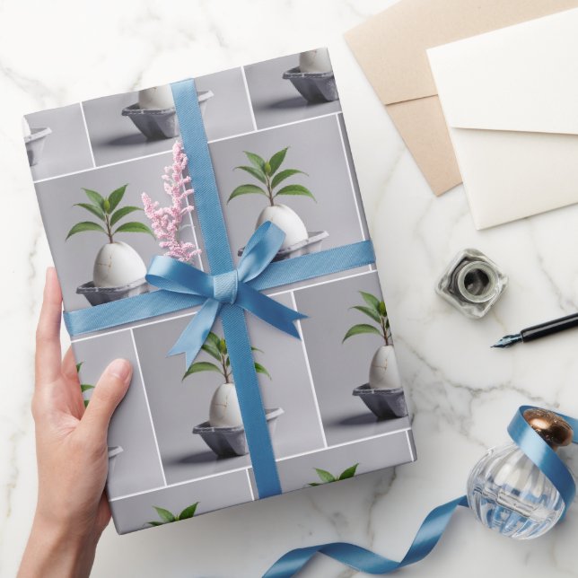 Grüne Pflanze, die aus einem weißen Ei wächst Geschenkpapier (Schenken)