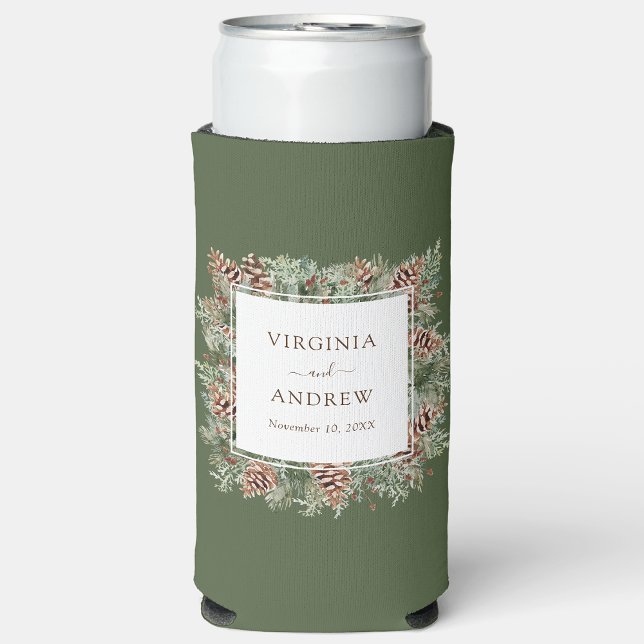 Grüne Pine Wedding Selters Dosenkühler (Hunter Green Pinecone Greenery Wedding Seltzer Can Cooler by Painted Paperie
)