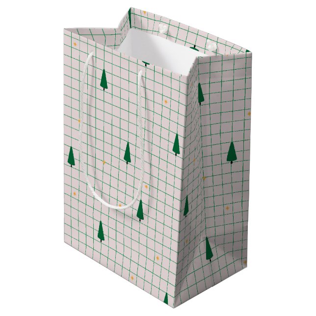Grüne Plätze mit Weihnachtsbäumen auf Weiß Mittlere Geschenktüte (Rückseite Schrägansicht)
