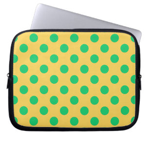 Grüne Polka-Punkte auf Gelb Laptopschutzhülle