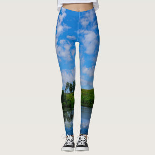 Grüne Rasenbäume Natur Himmel Landschaft des Sees Leggings