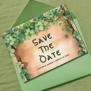 Grüne Rebe auf Holz St. Patrick's Day irische Hoch Postkarte
