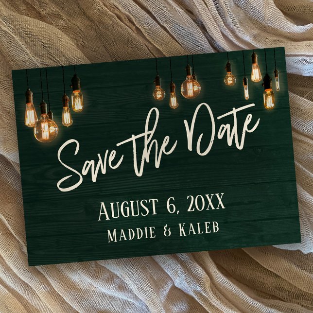 Grüne Rustikal-Holzedisonlichter - Datum speichern Save The Date (Von Creator hochgeladen)