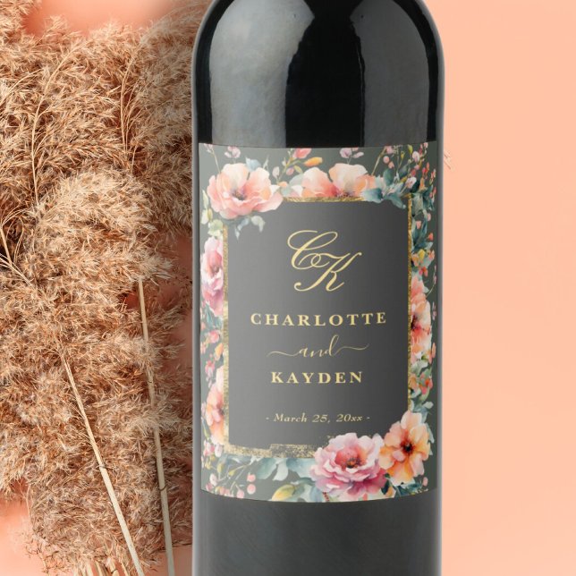 Grüne Rustikale Blumenzeremonie Weinetikett (Sage Green Rustic Floral Wreath Monogram Wedding Wine Label)