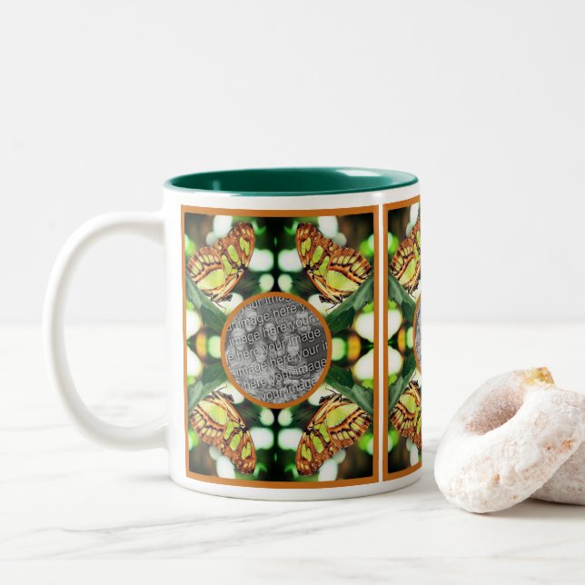 Grüne Schmetterlingsrahmen schaffen Ihr eigenes Fo Zweifarbige Tasse (Mit Donut)