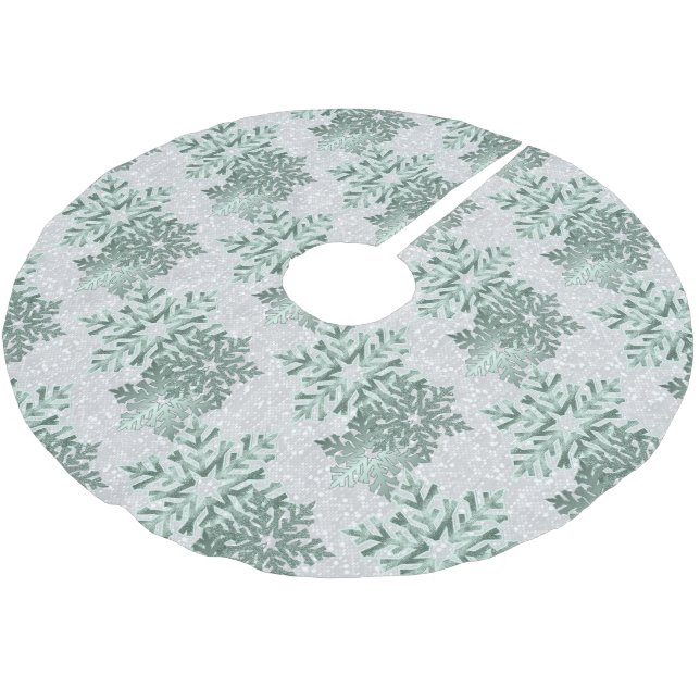 Grüne Schneeflocken auf weißem Glitzer Polyester Weihnachtsbaumdecke (Schrägansicht)