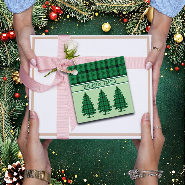 Grüne schwarze, gemütliche Tartan Pine Trees Geschenkanhänger (Von Creator hochgeladen)