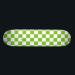 Grüne schwarze u. weiße karierte skateboard<br><div class="desc">Grüne schwarze u. weiße karierte Skateboard-Plattform</div>