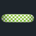Grüne schwarze u. weiße karierte skateboard<br><div class="desc">Grüne schwarze u. weiße karierte Skateboard-Plattform</div>