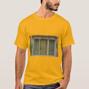 Grüne, seltsame Tür T-Shirt