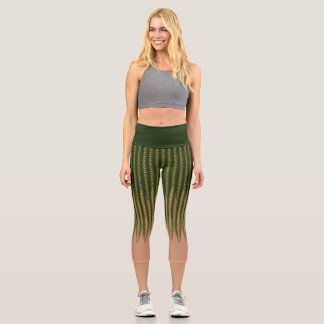 Grüne Streifen und Tan Wavy Abstrakte Coole Illusi Capri Leggings