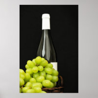Grüne Trauben und eine Flasche Wein