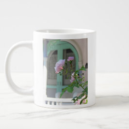 Grüne Tür und Rose - Martha's Vineyard Jumbo-Tasse