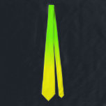 Grüne und gelbe Ombré Schatten-Neonneonfarbe Krawatte<br><div class="desc">Sonnenscheinneongelb verblaßt in eine ombre Unschärfe mit Neongrün für einen Blitz der Helligkeit und des Lichtes</div>